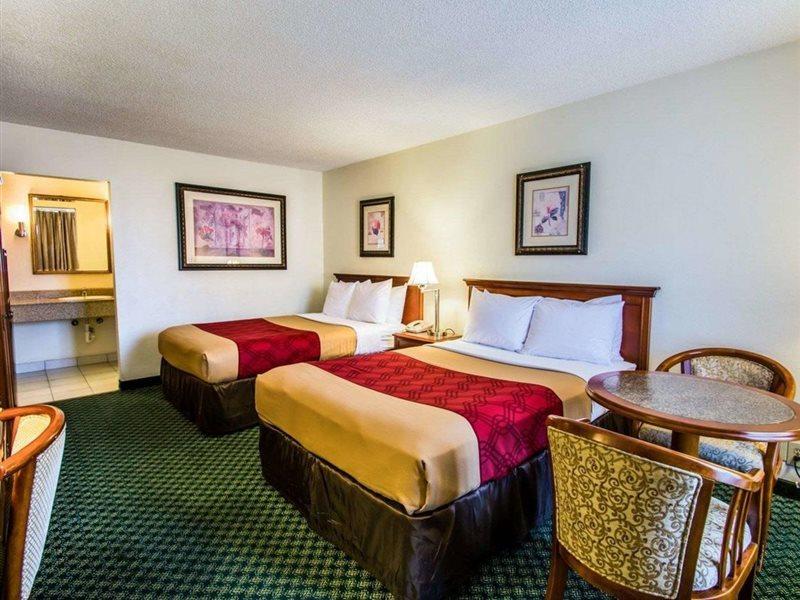 Lodge Econo Port Canaveral Area