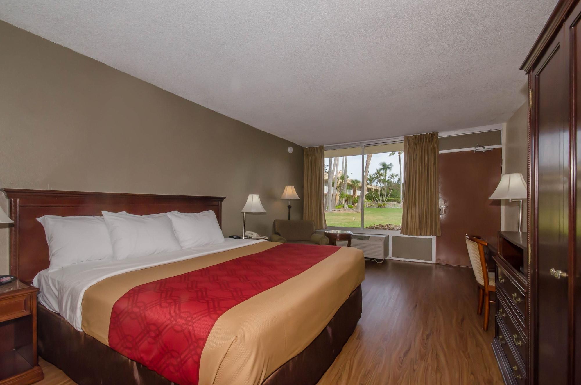 Lodge Econo Port Canaveral Area
