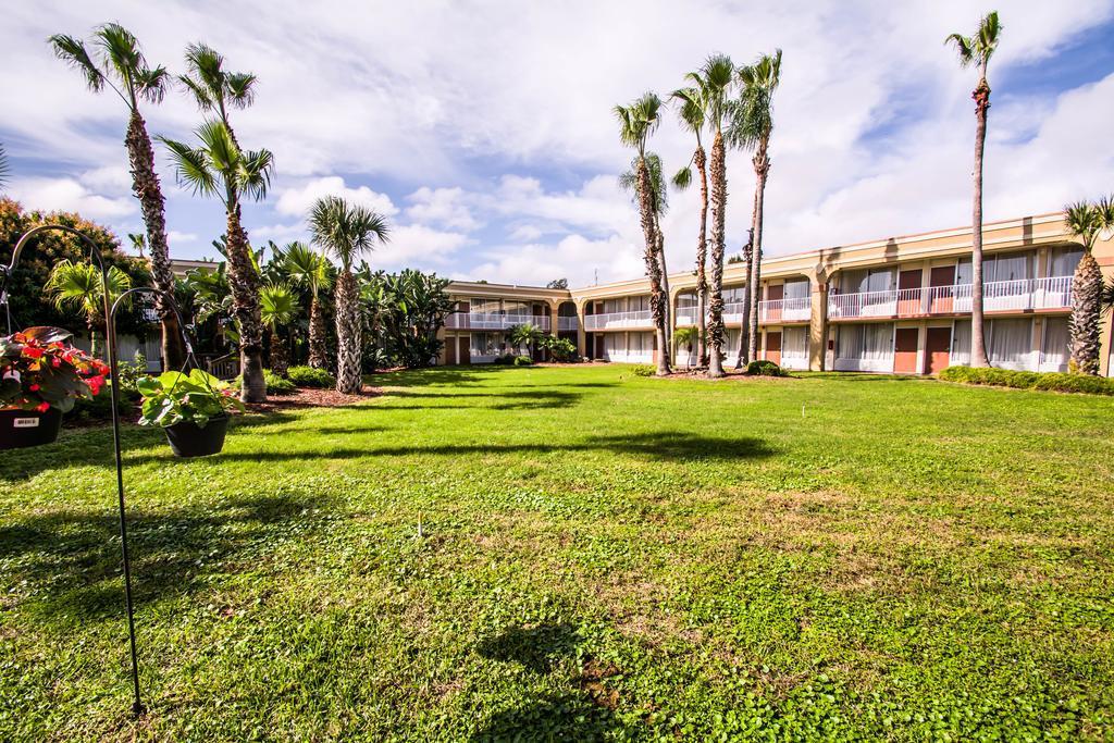 Lodge Econo Port Canaveral Area