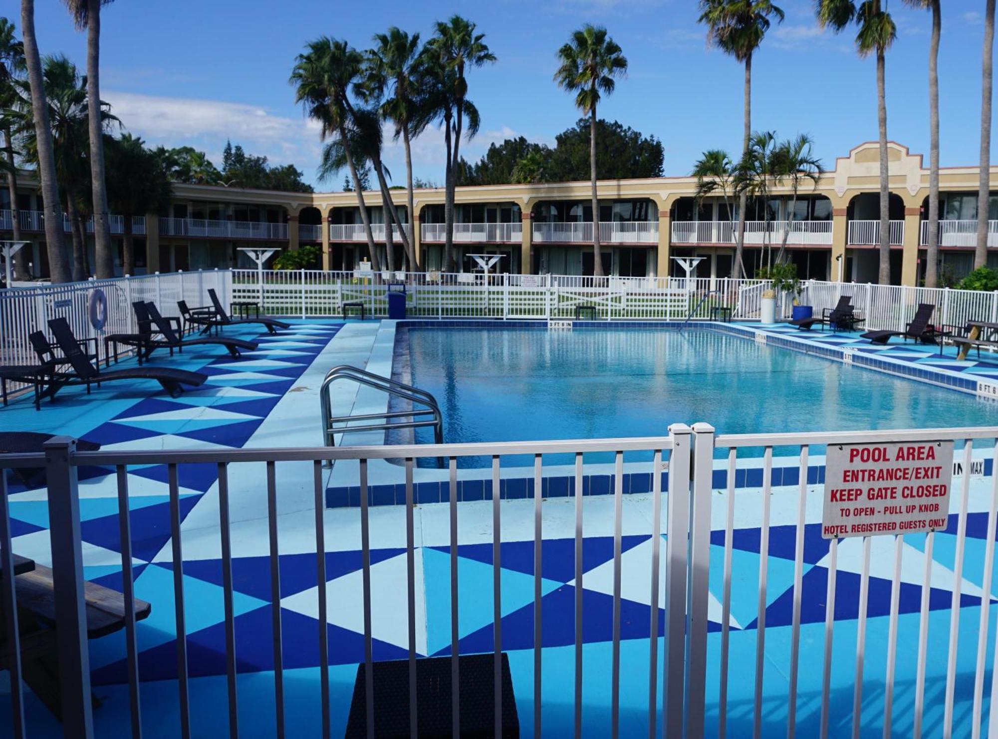 Lodge Econo Port Canaveral Area